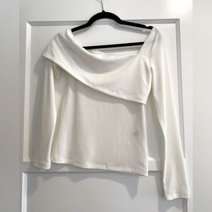 Shop with Belen - off the shoulder top - size M